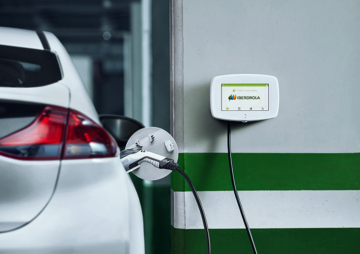 Foto Iberdrola pone en marcha la primera app de recarga colaborativa de vehículos eléctricos para particulares.